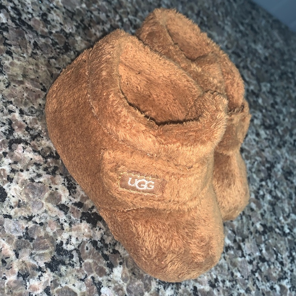 Infant UGG Chestnut booties size 4-5